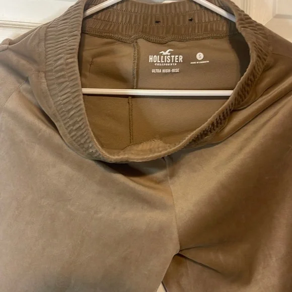 HOLLISTER - Picture 1 of 5